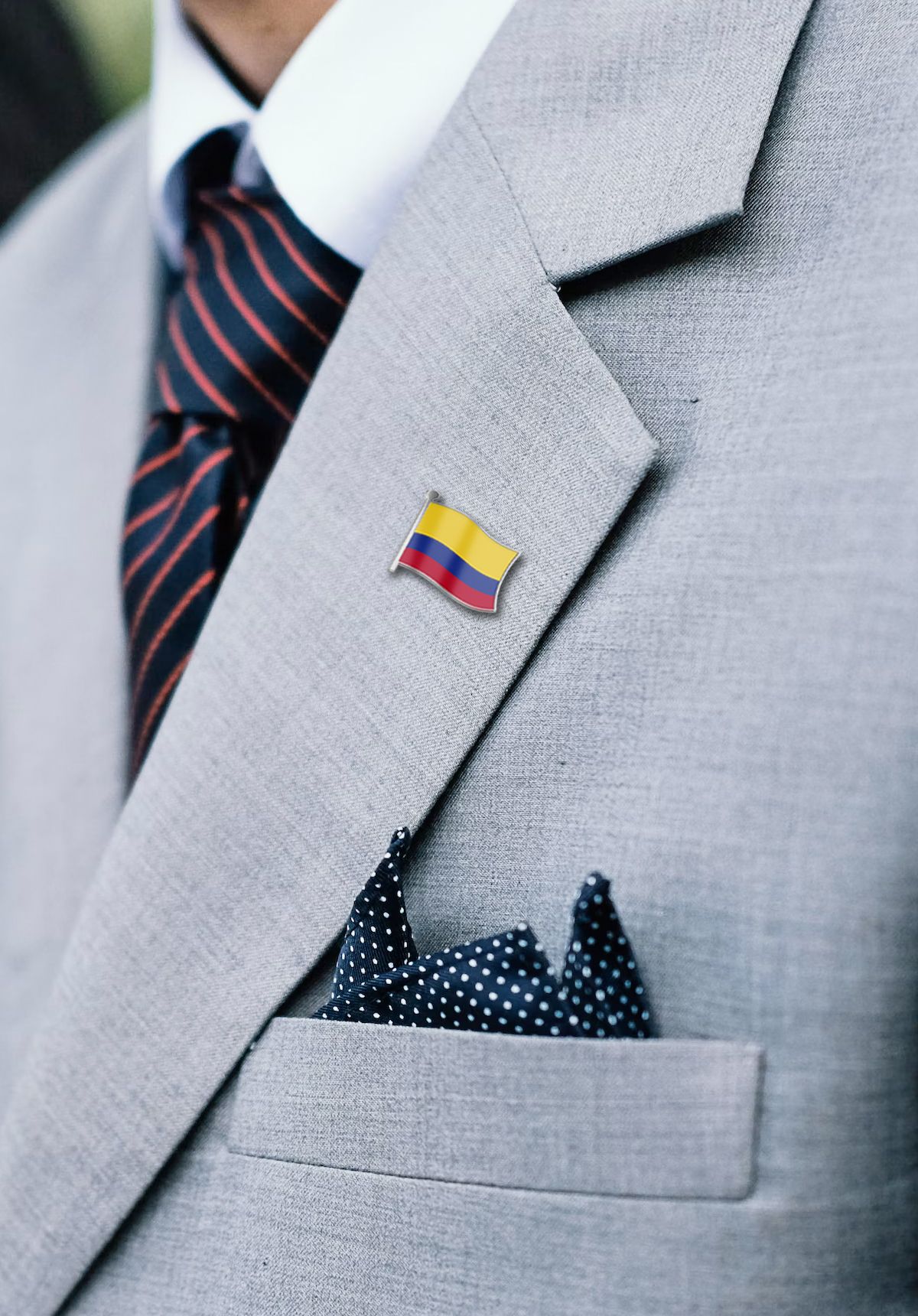Pin bandera de Colombia hombre